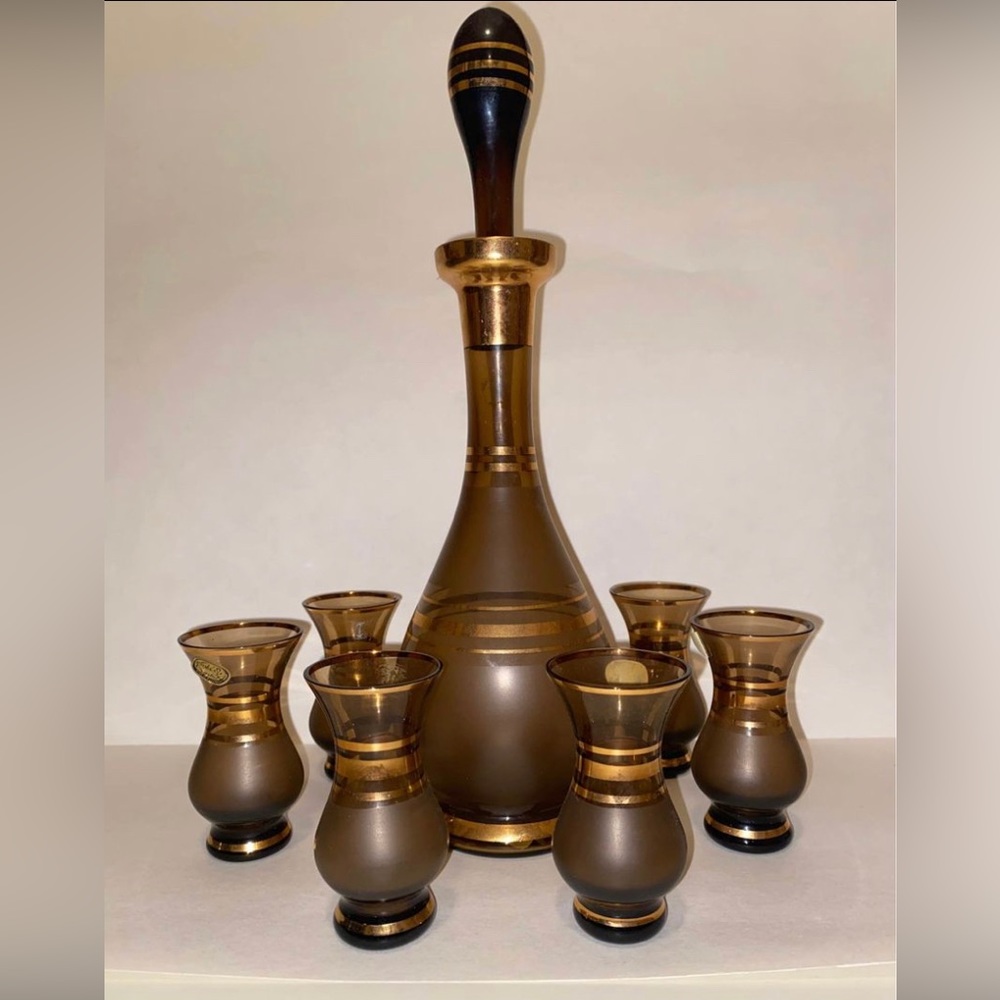 Vintage decanter set